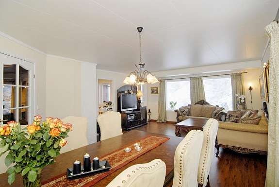 Stue med utgang til altan. Galleribilde