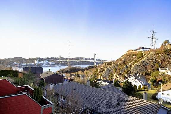 Utsikt fra altan mot Sotra. Galleribilde