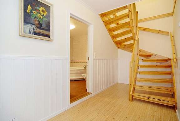 Gang i underetasje. Galleribilde