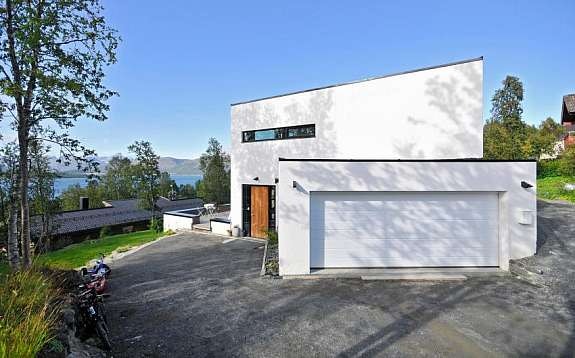 Fasade sett fra adkomst Galleribilde