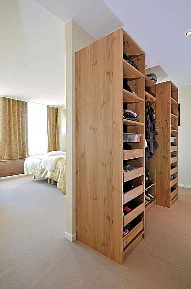 Garderobe til hovedsoverom Galleribilde