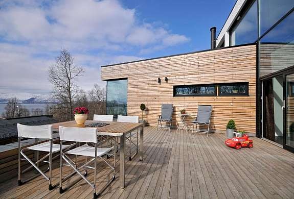 Terrasse med utgang fra kjøkken Galleribilde