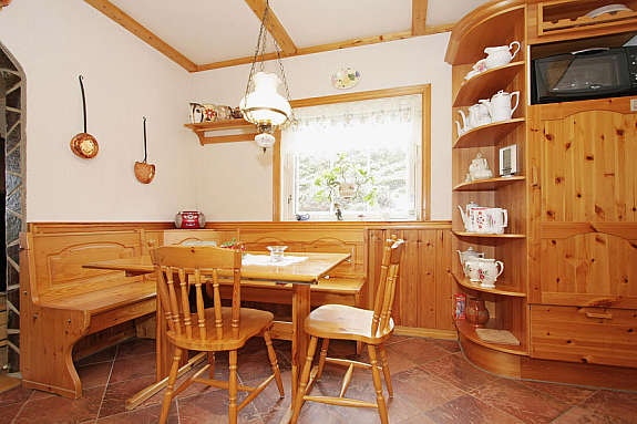 Spisebord på kjøkken Galleribilde