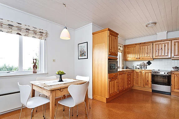 Kjøkken med spiseplass Galleribilde