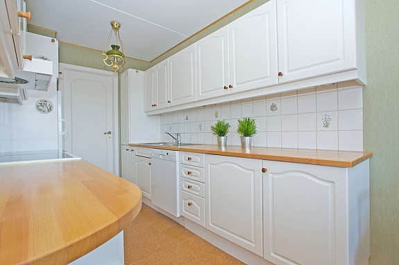 Kjøkken med oppvaskmaskin Galleribilde