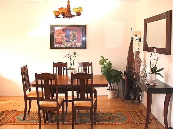 Spiseplass i tilknyttning til kjøkken Galleribilde