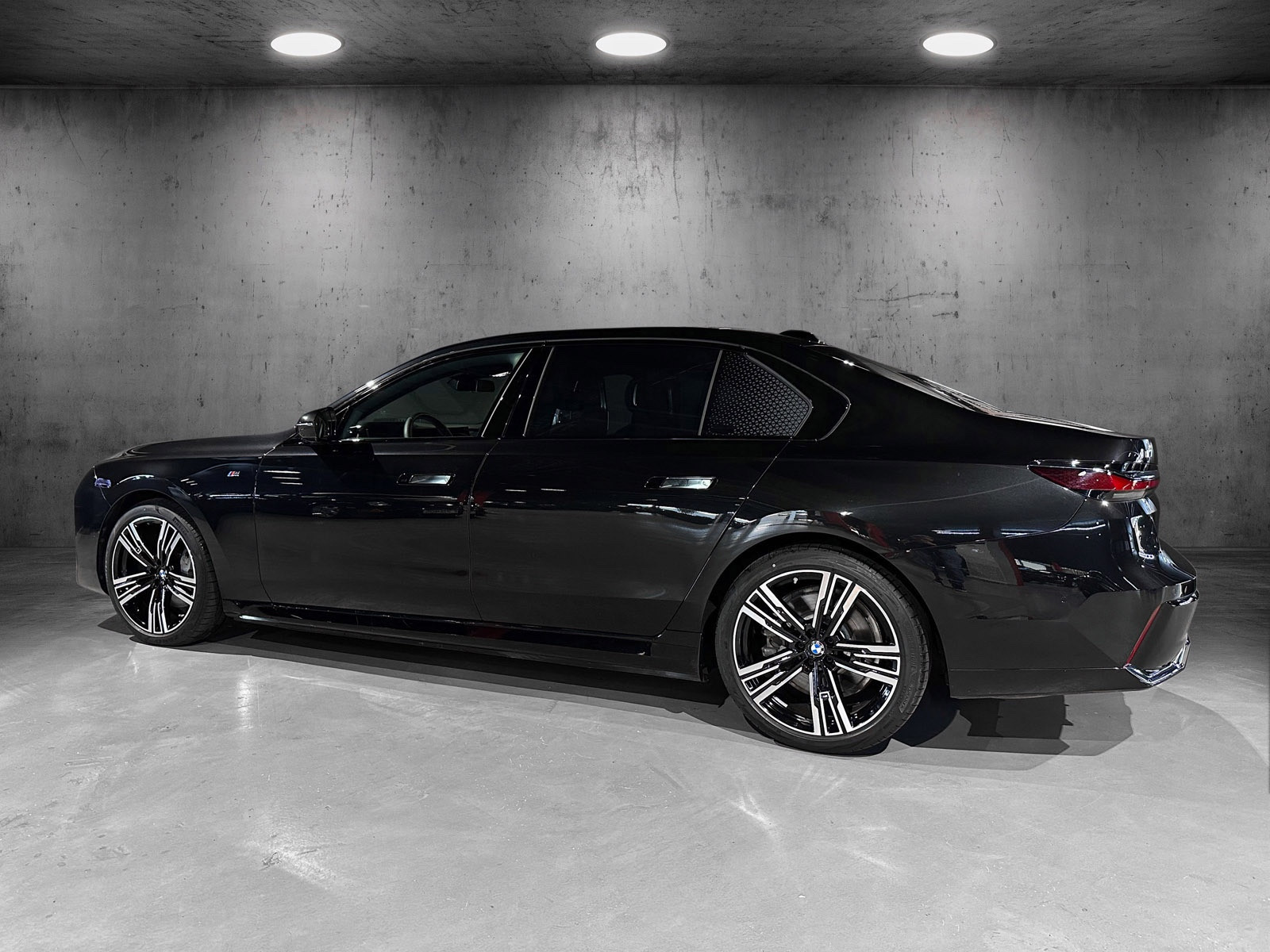 BMW i7 xDrive60/M-sport/Bowers & Wilkins/Panorama/Krok+++ 3