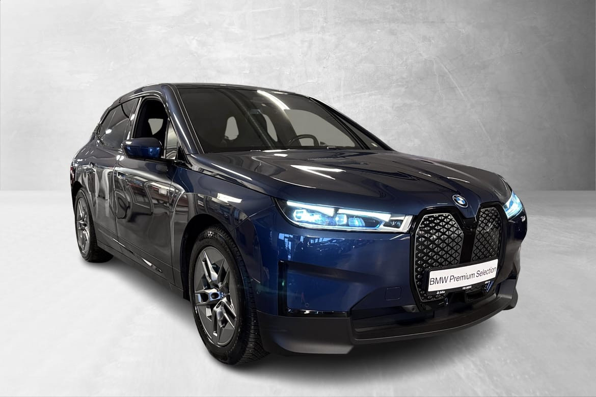 BMW iX xDrive 40 FullyCharged Hengerfeste, Panorama, LaserLys 3