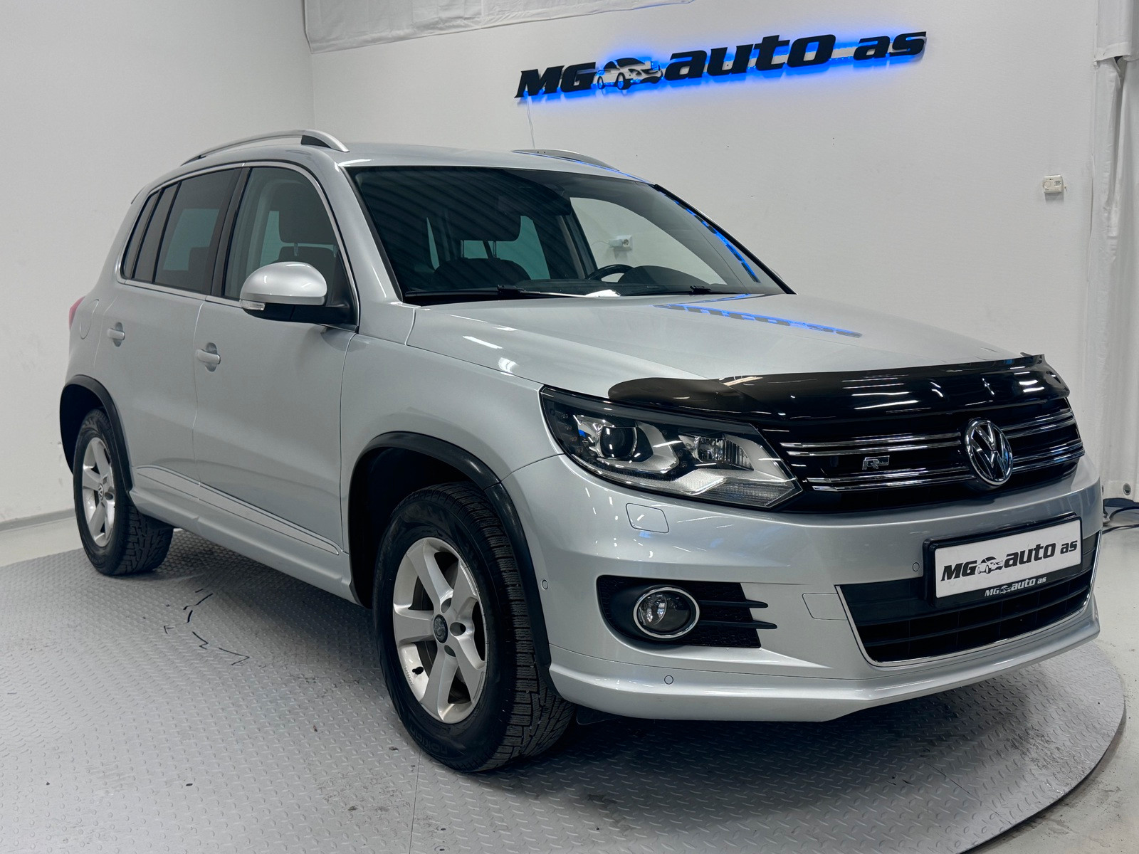 Volkswagen Tiguan 140HK 4MO DSG*R-LINE*SKINN*WEBASTO*KROK*DAB+ 2