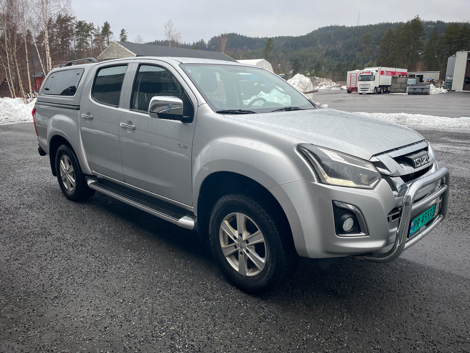 Isuzu D-max 1,9 Dobbel Cab Black Edition 4d aut Meget pen Servicer