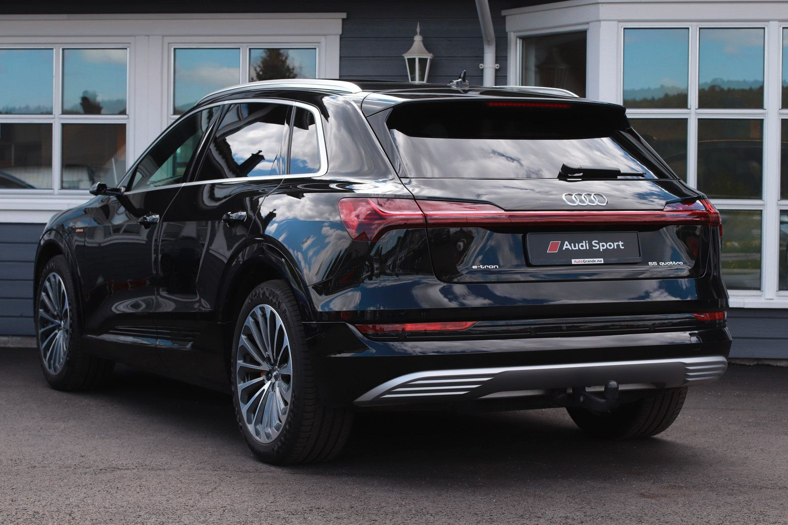 Hovedbilde av Audi e-tron