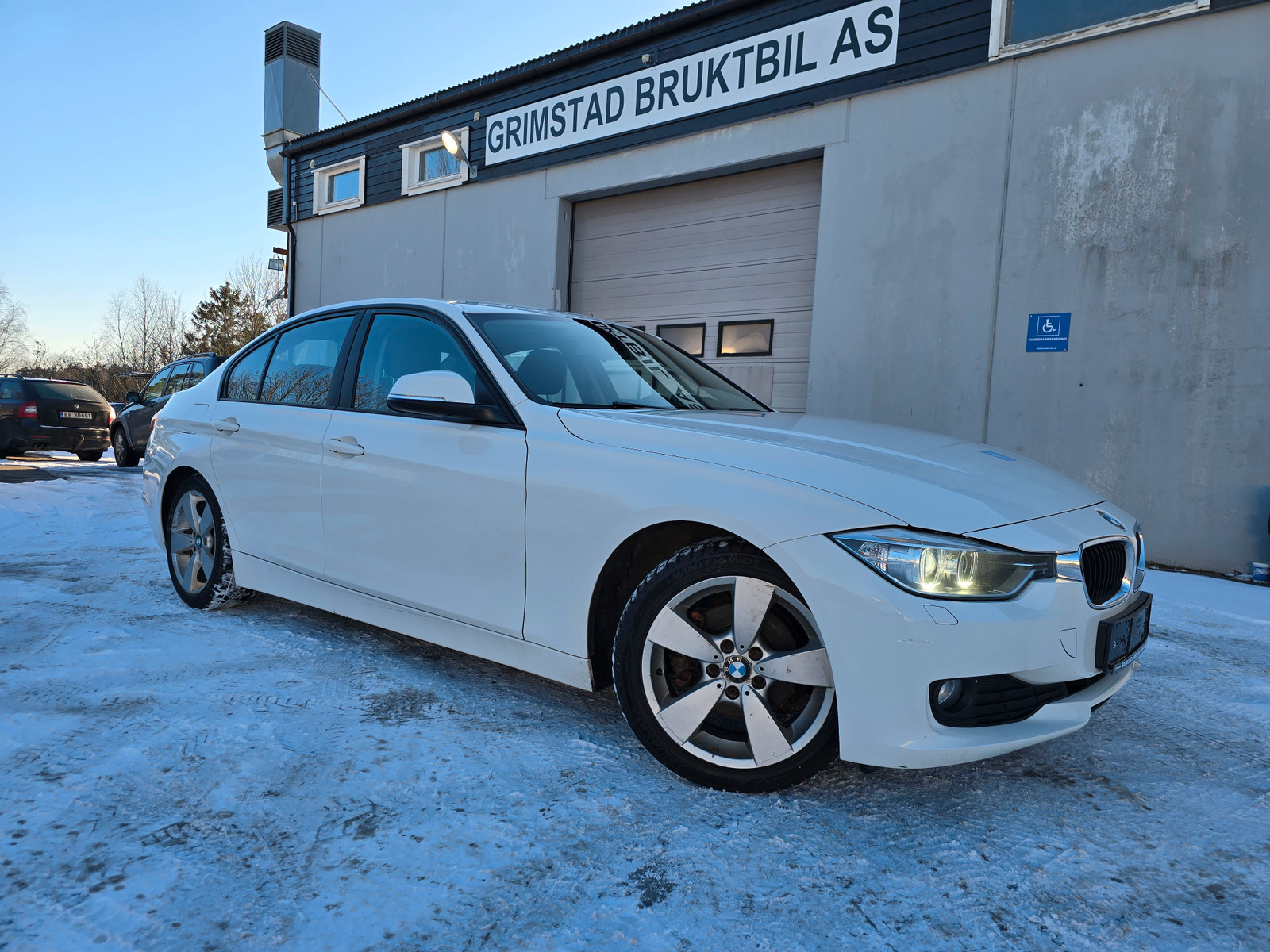 BMW 3-serie 1.6-136hk, 316i, automat, EU til 11.02.2027, Pen! 2