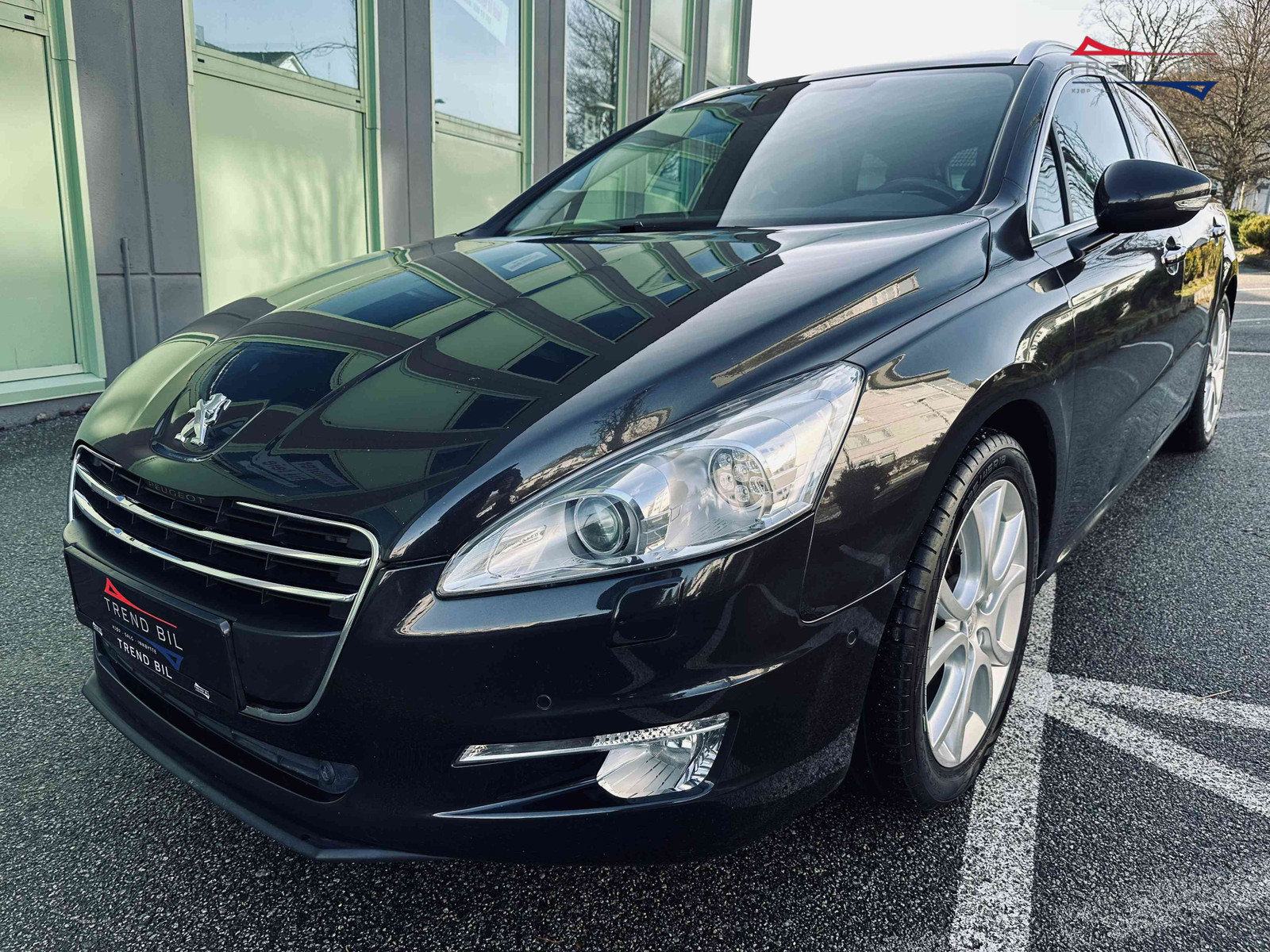 Peugeot 508 2.0HDI-140D//NAVI/BI XENON/KEY LESS/HEAD UP/DELSKINN++