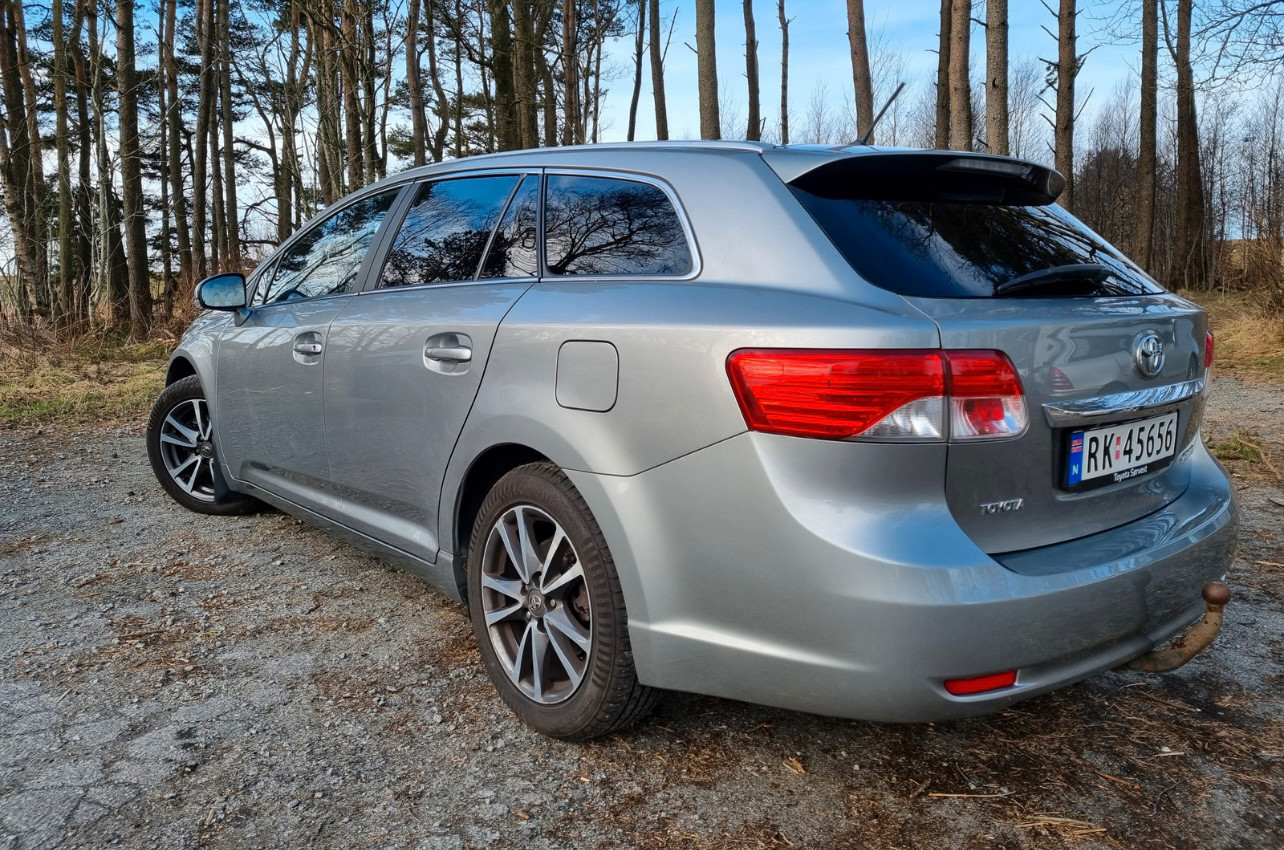 Toyota Avensis 2