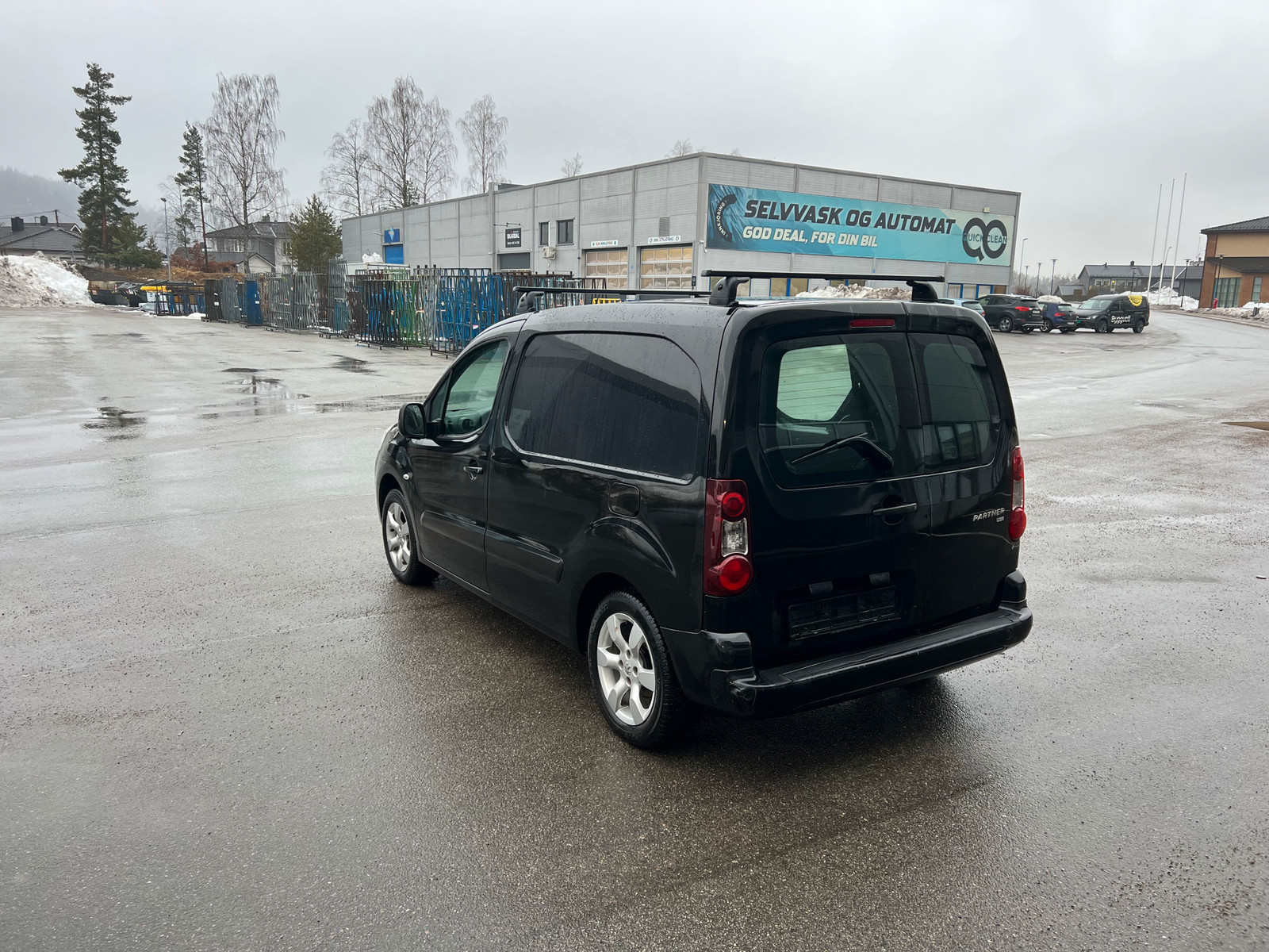 Peugeot Partner Eu til 3/27. Full service med regreim. Automat 2