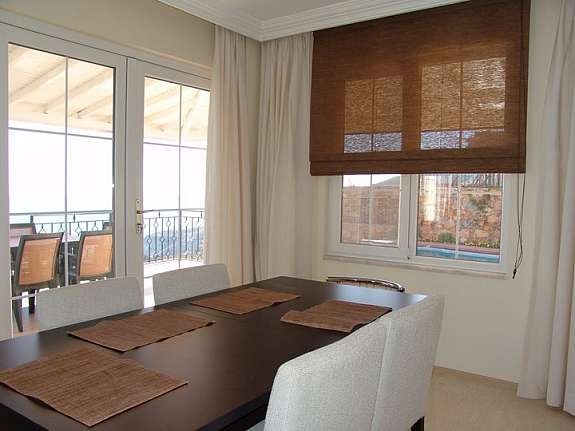 Villa DELUXE - 224 m2 spisestue med direkt utsikt over Alanya, mot havet og borgen. Galleribilde