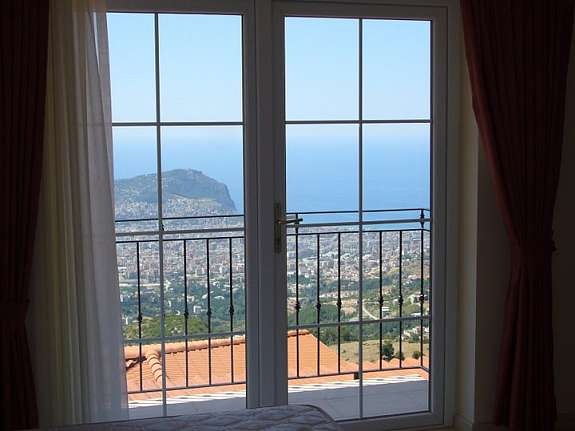 Villa DELUXE - 224 m2 utsikt fra soverom direkt over Alanya, mot havet og borgen. Galleribilde