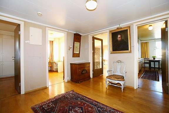 Entré / hall. Galleribilde