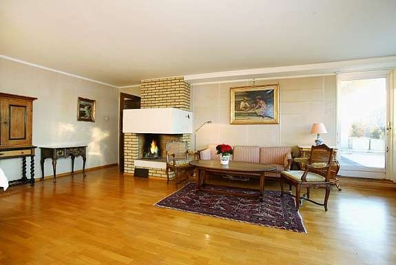 Stuen og utgang til terrasse. Galleribilde