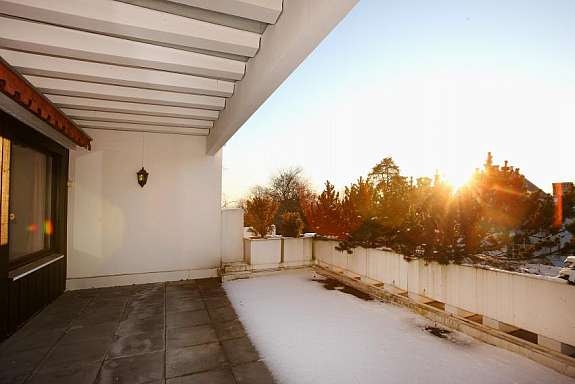 Sydvestvendt solrik terrasse på ca. 22 kvm. Galleribilde