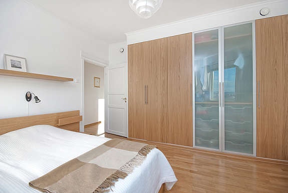 Godt med skapplass på hovedsoverommet. Galleribilde