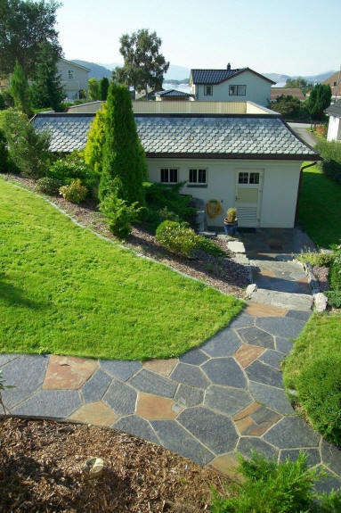 Gangsti mot garasje Galleribilde