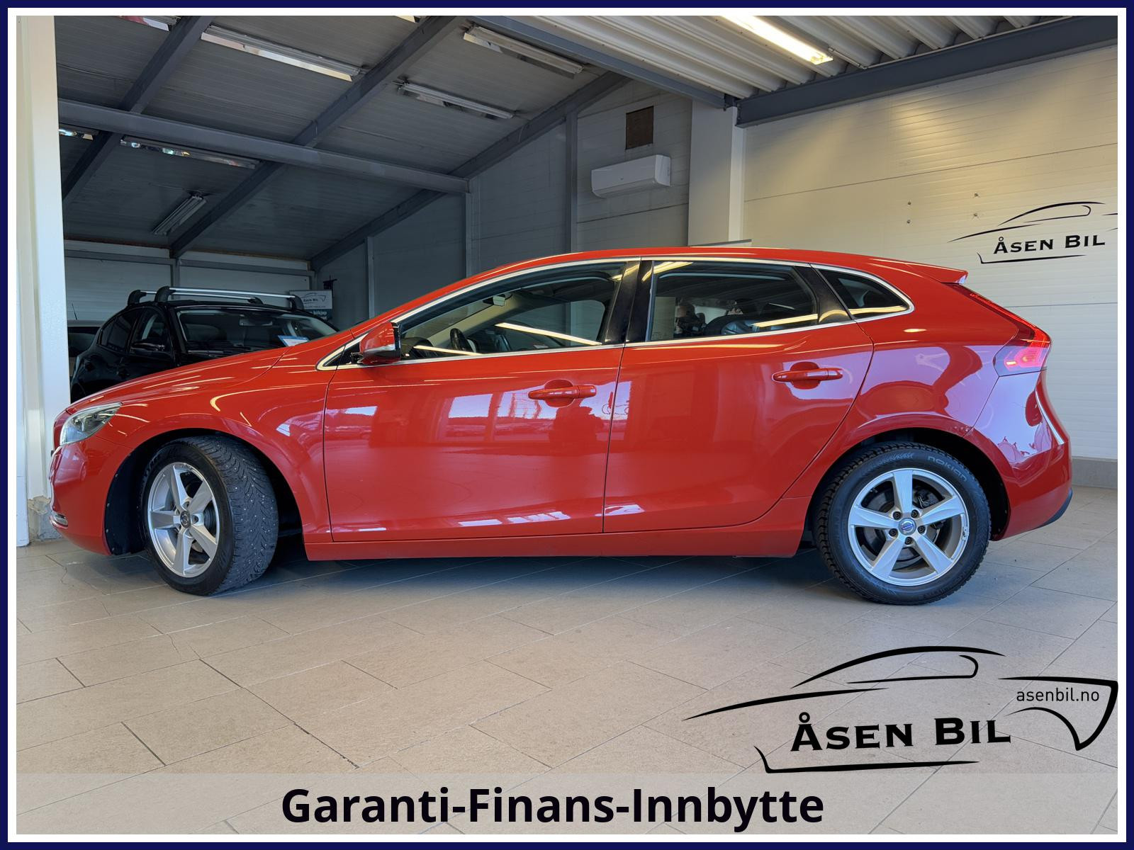 Volvo V40 1.6-114HK-SUMMUM*SKINN*WEBASTO*P.SENSOR*KROK*NAVI*DAB+