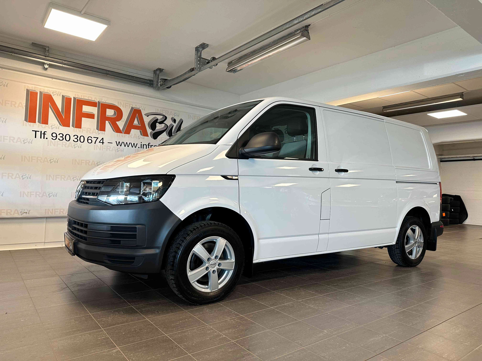 Volkswagen Transporter FJ-WEBASTO+2 x SKYVEDØRER+H-FESTE+NY EU+NY SERVICE++++