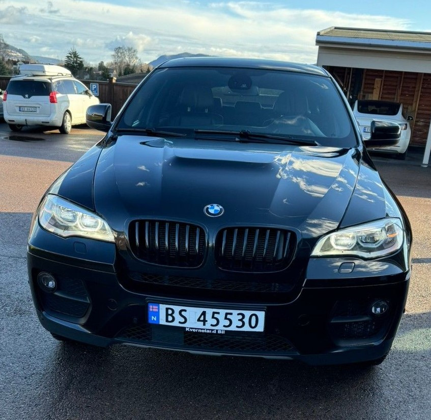 BMW X6 xDrive40d, ALT utstyr, 22* sommer, ALL black in/out 2
