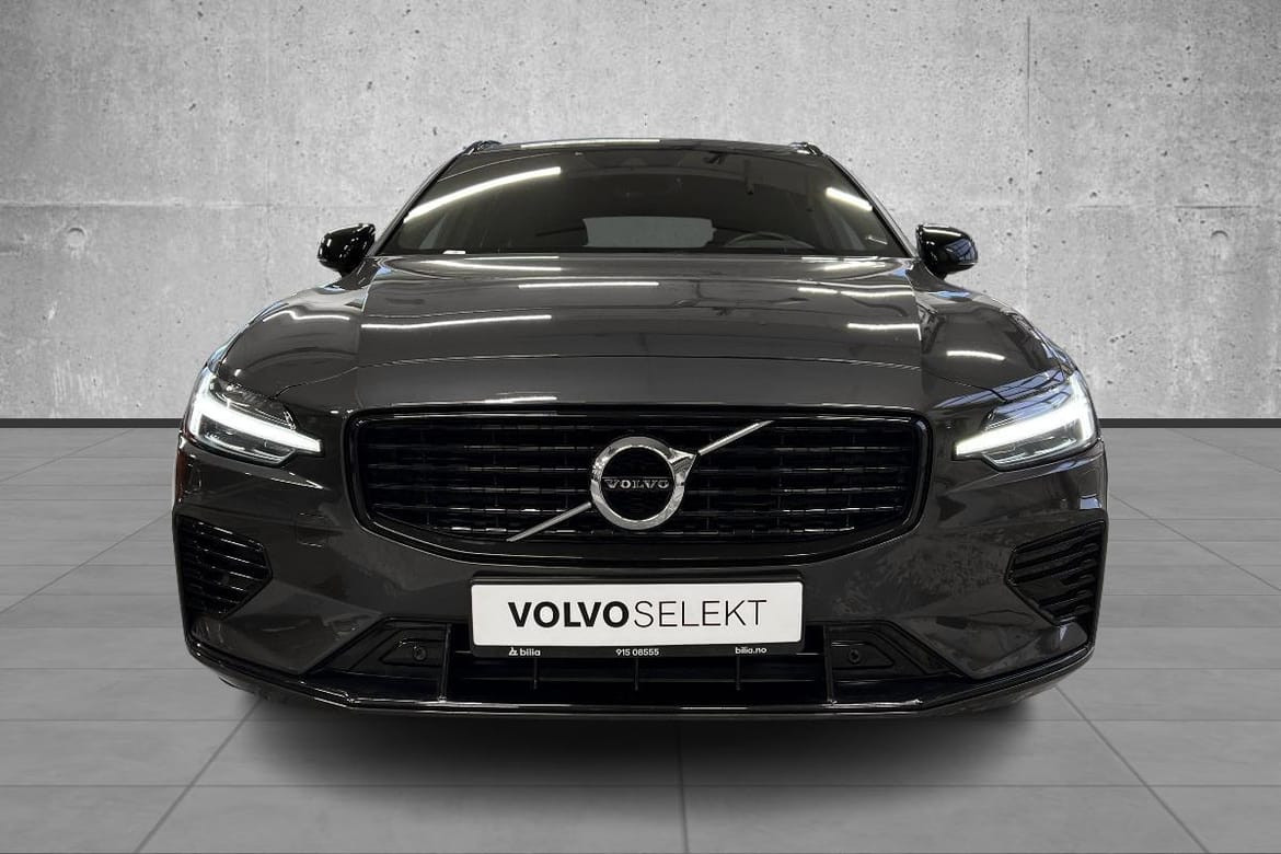 Volvo V60 T6 AWD R-Design Long Range 91 km H.Feste, H&K, PANO+++ 2