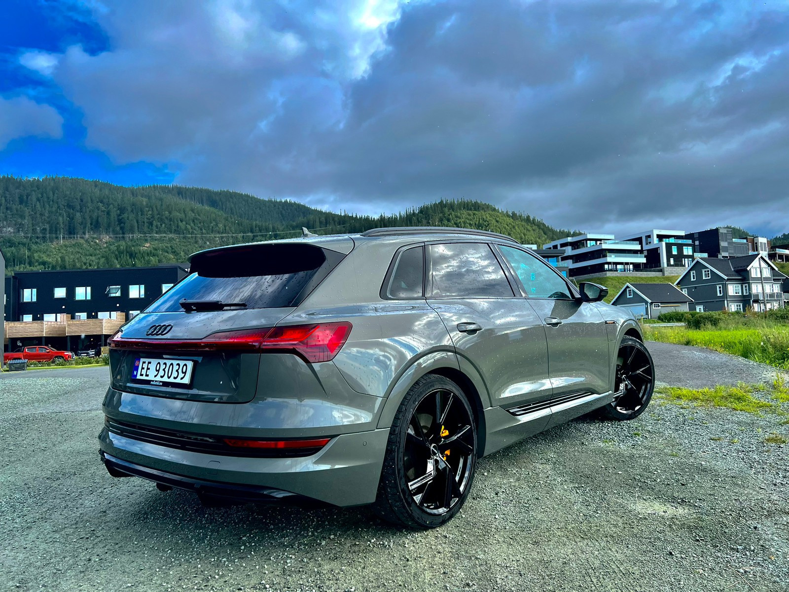 Audi e-tron 55, Black Edition, S-Line 3