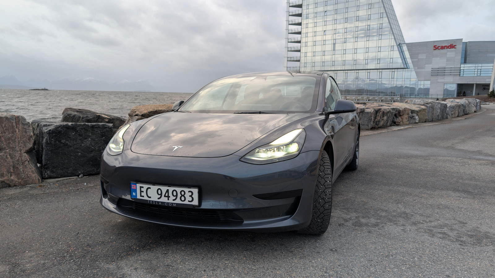 Tesla Model 3 Standard Range Plus RWD Facelift med hengerfeste 2