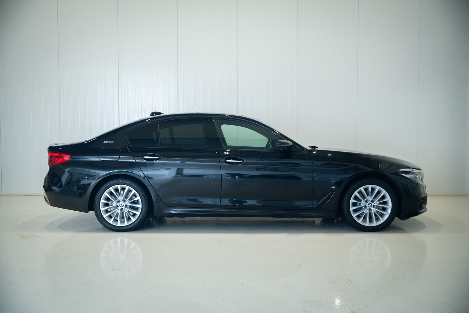 BMW 5-serie 530e iPerformance M-Sport/296 hk/Headup/360/Soltak/+++ 2