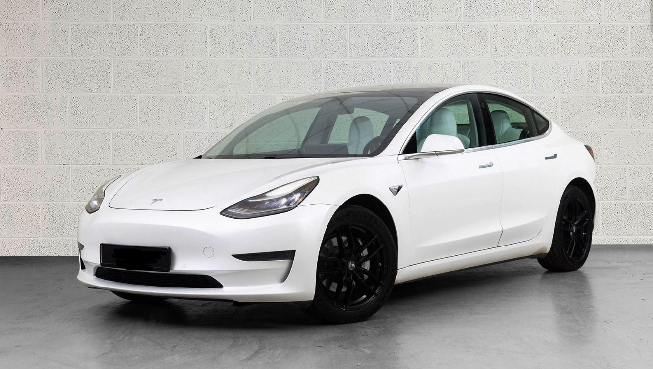 Tesla Model 3 560km (75 KWh) LongRange/12mnd GARANTI/AWD/TO eiere