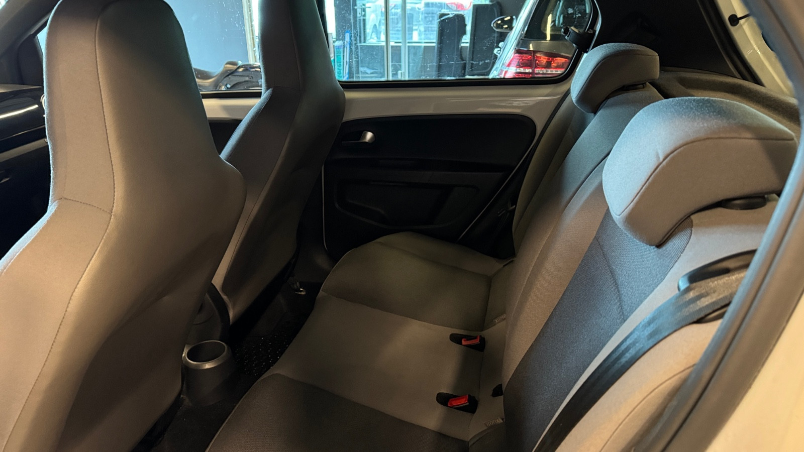 Volkswagen UP! CROSS /CC / DAB/ NY EU/ S+V dekk/ 0,4L PR MIL 3