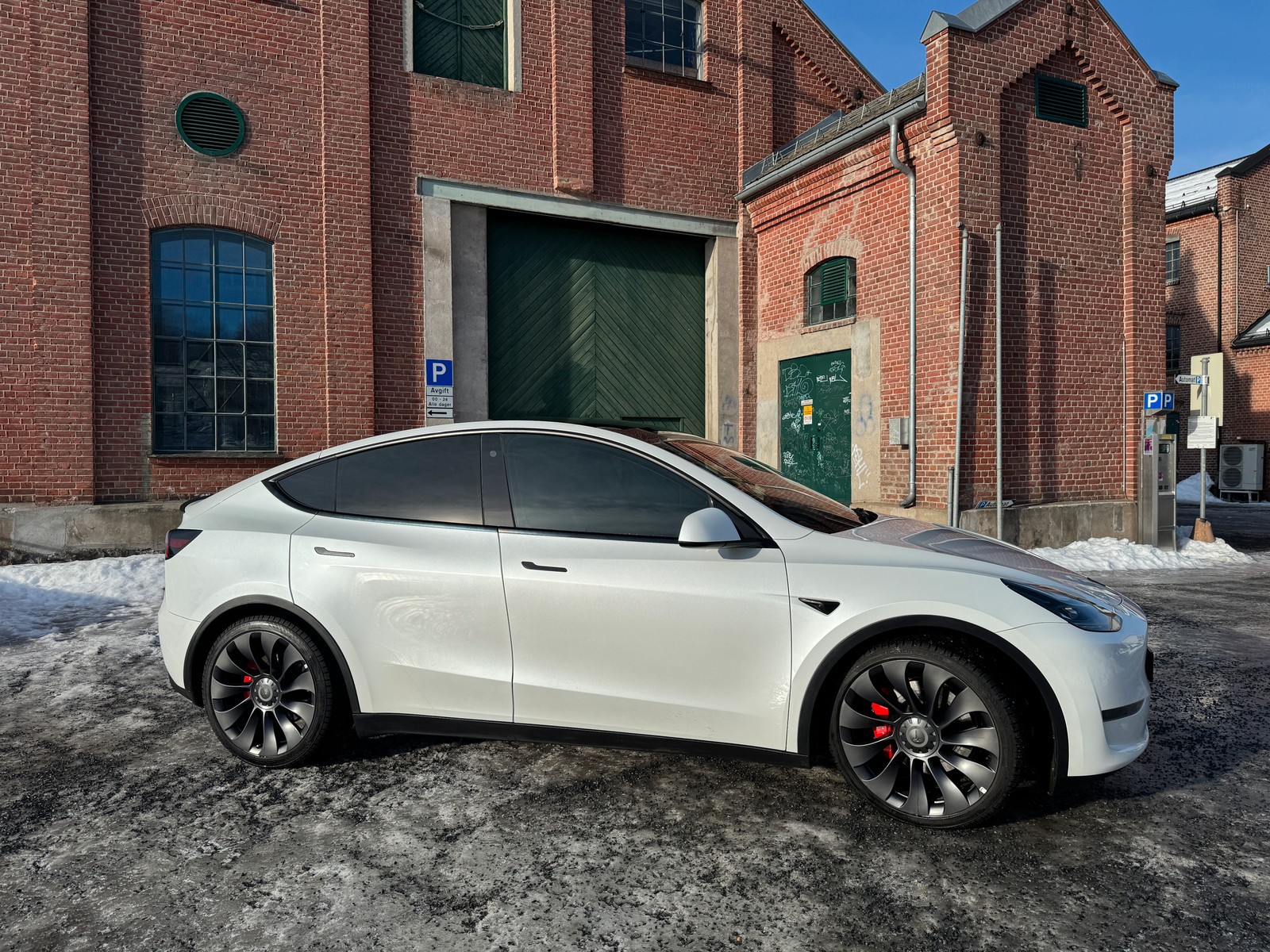 Tesla Model Y Performance AWD (NYPRIS!)