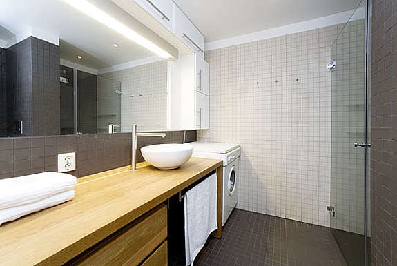 Tidsriktig flislagt bad Galleribilde