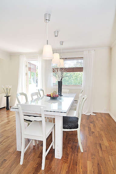 Spiseplass med utgang til balkong Galleribilde