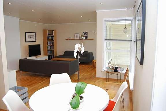 Parti fra stue, utg til veranda herfra Galleribilde