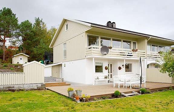 Fasade front med markterrasse Galleribilde