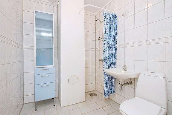 Dusjrom i sokkeletasje Galleribilde