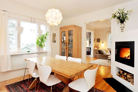 Spisestue med peisovn Galleribilde