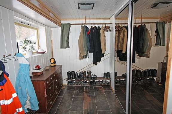 Garderobeskap med speil i vindfanget Galleribilde