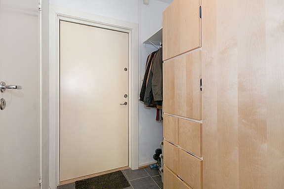 Entrè med garderobeskap. Galleribilde