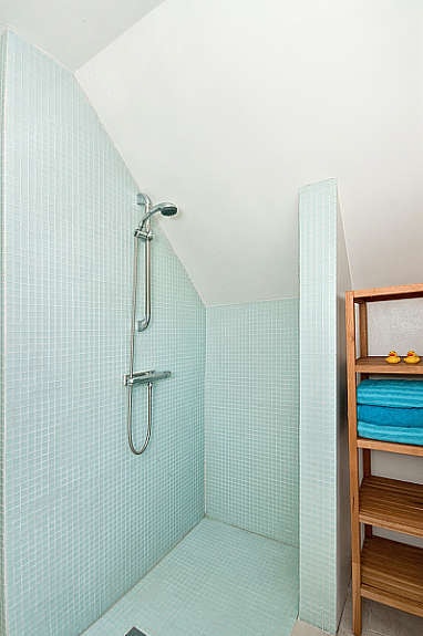 Stilig stor dusjnisje. Galleribilde