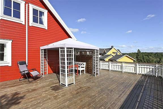 Stor terrasse med flott utsikt til marka Galleribilde