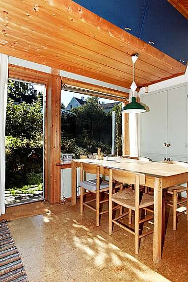 Kjøkken med utgang til bakhage Galleribilde