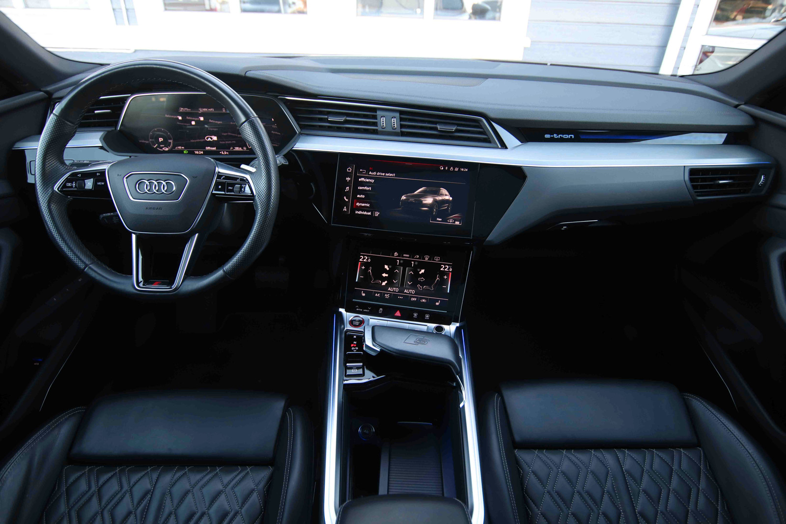Hovedbilde av Audi e-tron