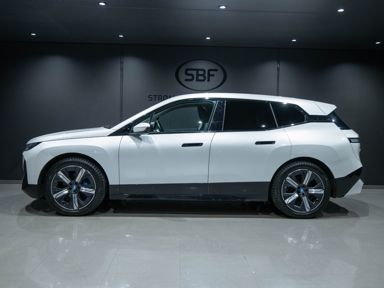 BMW iX xDrive 40 SPORTSPAKKE/360 KAMERA/KROK/KEYLESS/DRIVING ASSISTANT 2