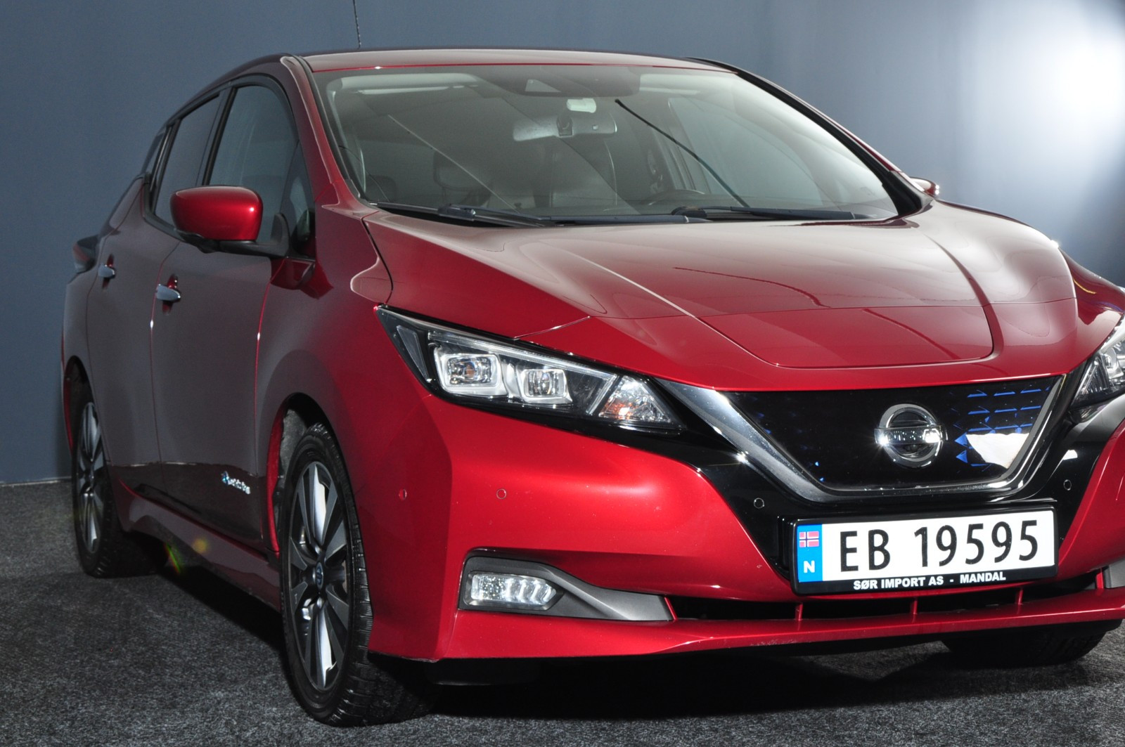 Nissan Leaf TEKNA/40Kwt/BOSE/Skinn/360K/ACC/17toms/ 3